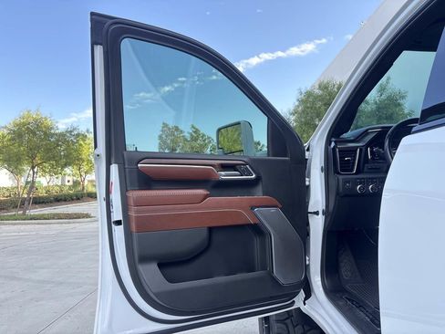 Used 2024 GMC Sierra 2500 Denali Ultimate AWD/4WD image 23