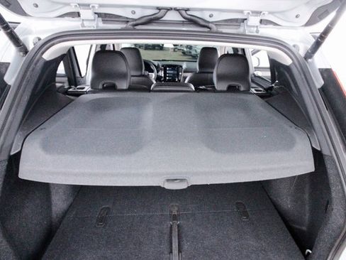 Certified 2025 Volvo XC40 B5 Plus image 27