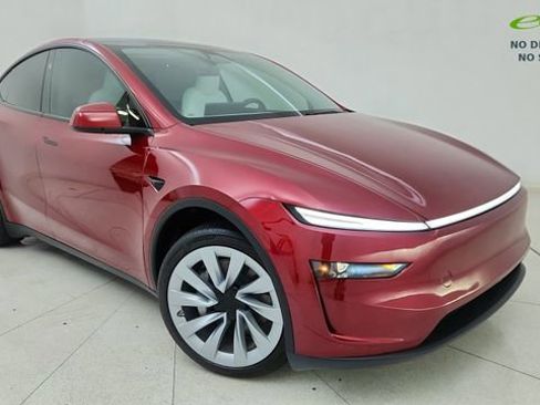 Used 2026 Tesla Model Y AWD image 1