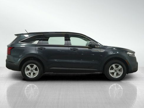 Used 2022 Kia Sorento LX image 6