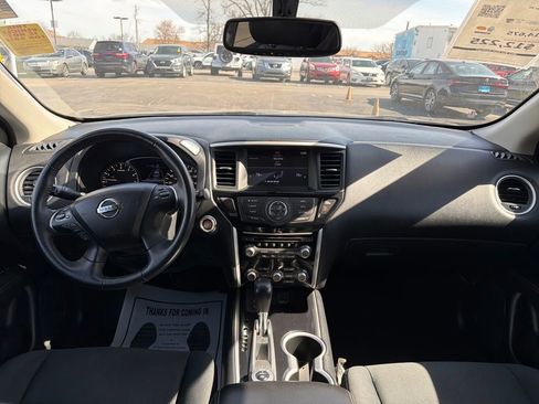Used 2018 Nissan Pathfinder SV image 11