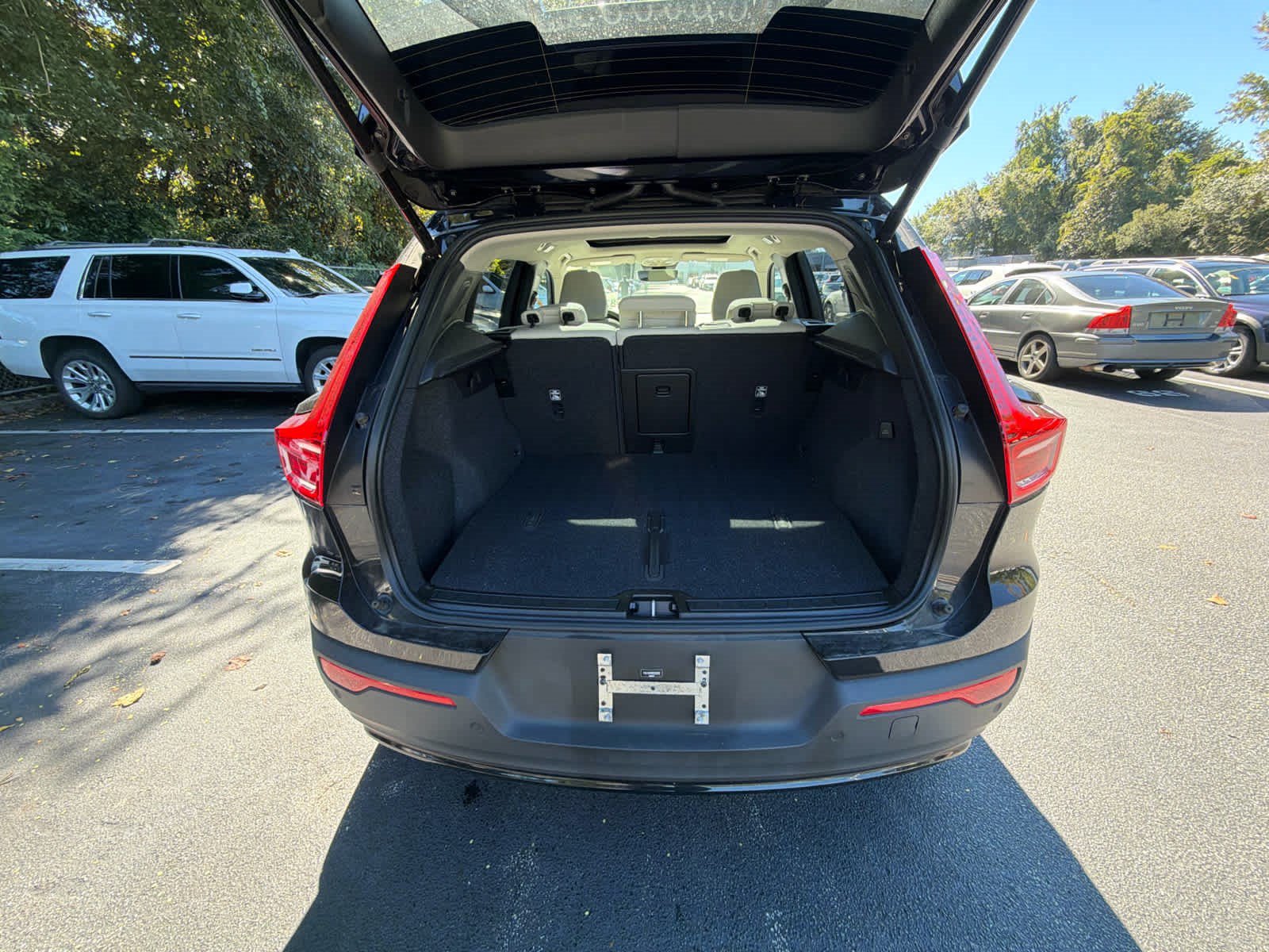 Used 2024 Volvo XC40 B5 Ultimate w/ Protection Package Premier AWD/4WD image 22
