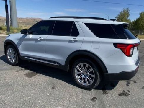 Used 2025 Ford Explorer Active w/ Active Comfort Package AWD/4WD image 6