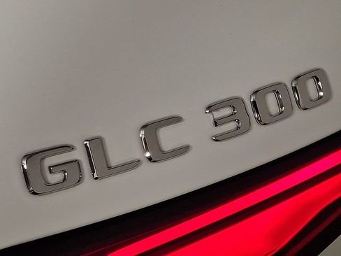 Used 2026 Mercedes-Benz GLC 300 4MATIC image 31