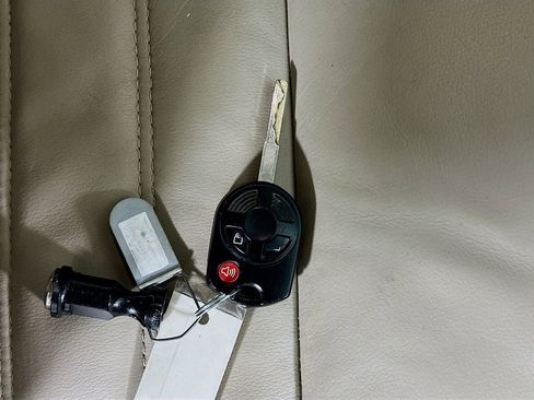 Used 2017 Ford Escape SE w/ SE Leather Comfort Package image 35