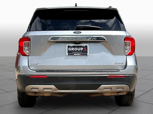 Used 2022 Ford Explorer XLT w/ Equipment Group 202A AWD/4WD image 5