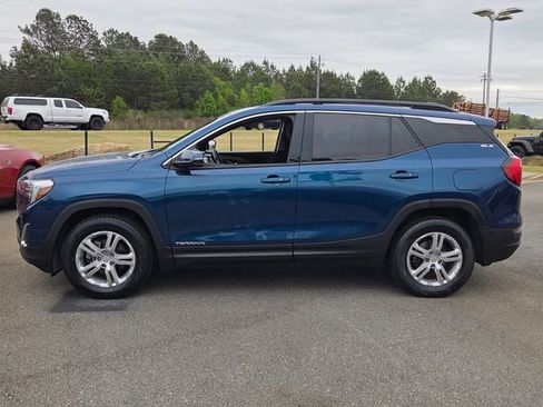 Used 2020 GMC Terrain SLE w/ Driver Convenience Package AWD/4WD image 4