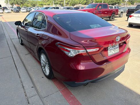 Used 2018 Toyota Camry XLE FWD image 6