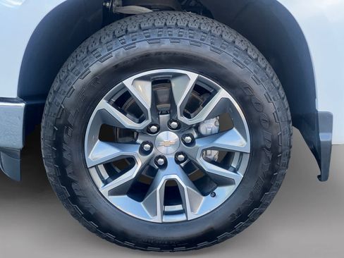 Used 2024 Chevrolet Silverado 1500 LT AWD/4WD image 19