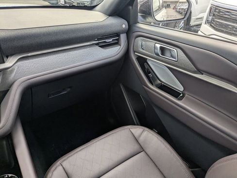 New 2026 Ford Explorer Platinum image 18