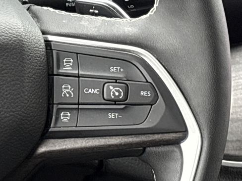 Used 2023 Jeep Grand Cherokee Limited w/ Trailer Tow Prep Group (B) AWD/4WD image 23