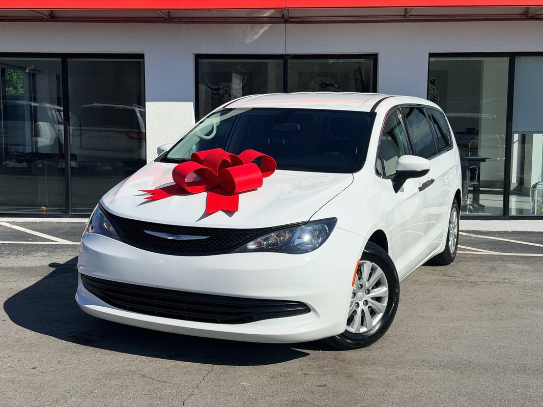 Used 2018 Chrysler Pacifica L FWD image 1