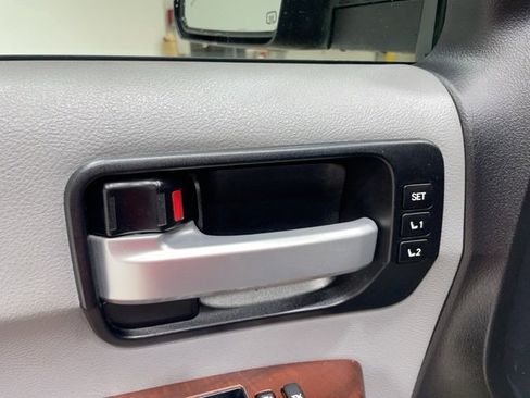 Used 2014 Toyota Sequoia Platinum image 9