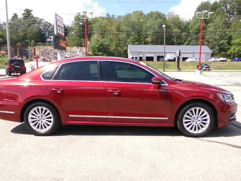 Used 2017 Volkswagen Passat 1.8T SE FWD image 6