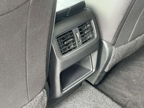 Used 2025 Nissan Rogue S image 11