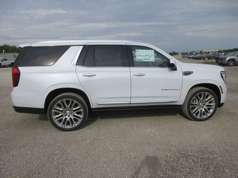 New 2026 GMC Yukon Denali w/ Denali Reserve Package AWD/4WD image 3