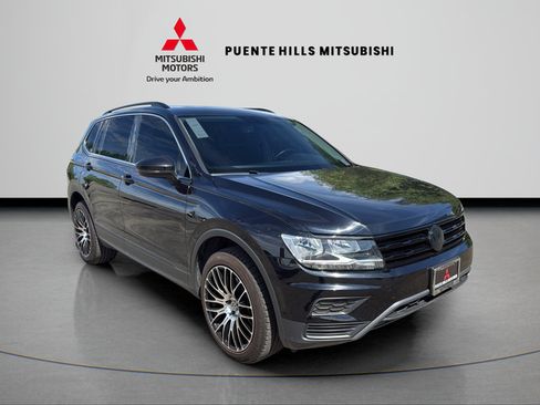 Used 2019 Volkswagen Tiguan SE w/ Panoramic Sunroof Package FWD image 3