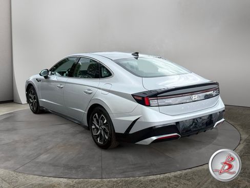 Used 2025 Hyundai Sonata SEL FWD image 5