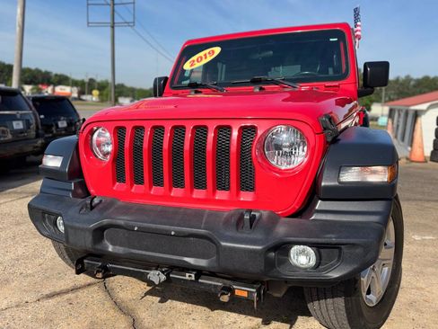 Used 2019 Jeep Wrangler Unlimited Sport S AWD/4WD image 3