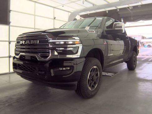 Used 2026 RAM 2500 Laramie AWD/4WD image 2