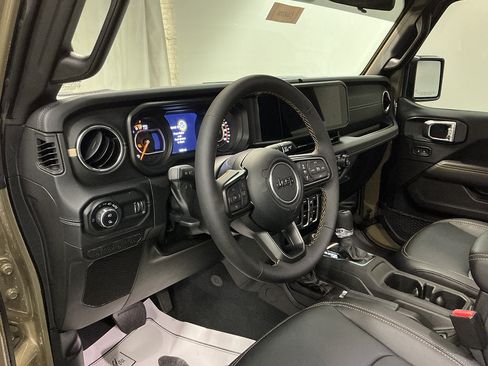 Used 2025 Jeep Gladiator Sport AWD/4WD image 10