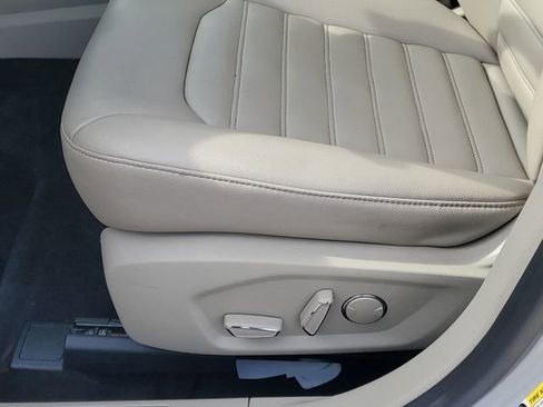 Used 2019 Ford Fusion SEL image 12