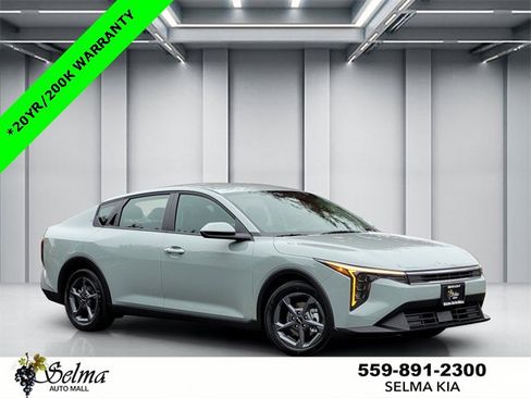 New 2025 Kia K4 LXS image 1
