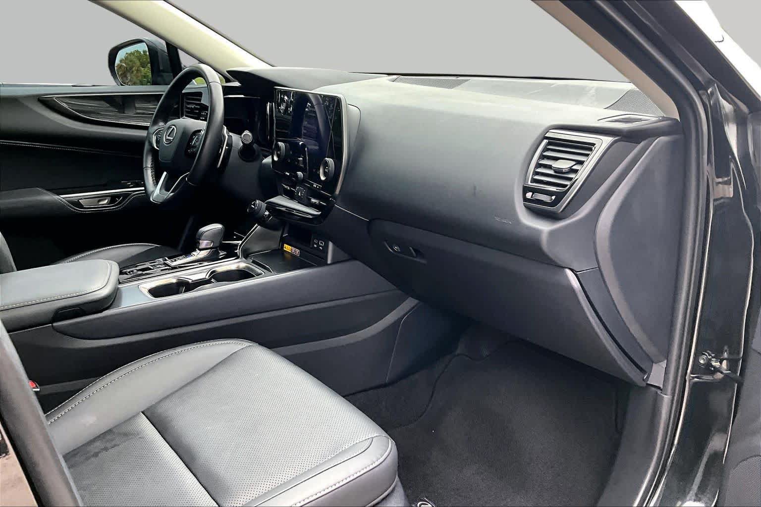 Used 2025 Lexus NX 250 FWD w/ Accessory Package (Z2) image 19