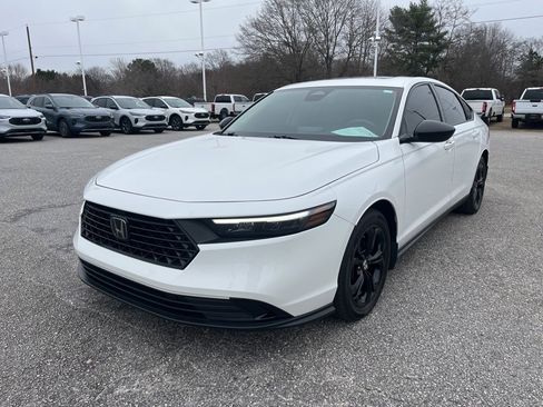 Used 2025 Honda Accord SE image 1