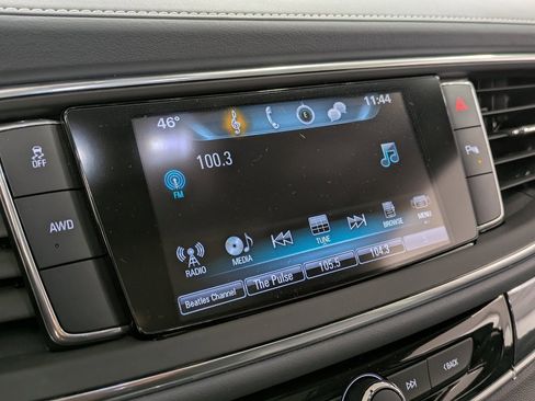 Used 2019 Buick Enclave Essence image 11