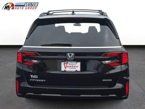 New 2026 Honda Odyssey Touring image 7