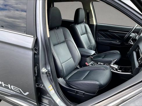 Used 2018 Mitsubishi Outlander GT image 28