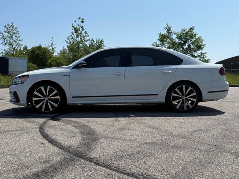 Used 2018 Volkswagen Passat 3.6 image 2
