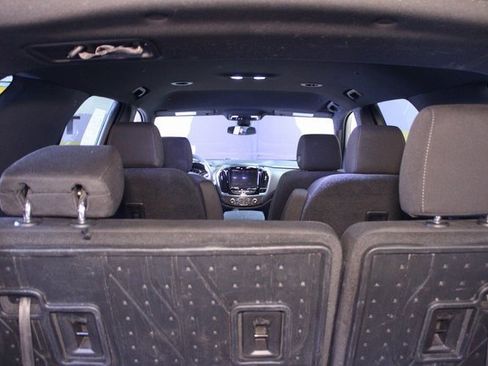 Used 2023 Chevrolet Traverse LT image 17
