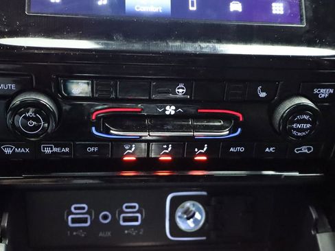 Used 2023 Jeep Grand Cherokee L Laredo image 37