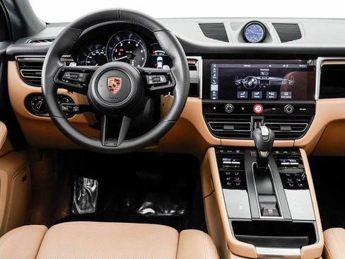 Used 2025 Porsche Macan image 17