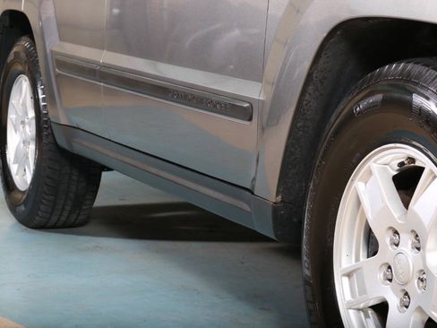 Used 2007 Jeep Grand Cherokee Laredo AWD/4WD image 16