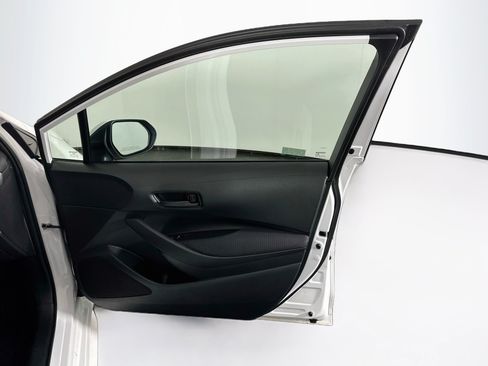 Used 2025 Toyota Corolla LE FWD image 30