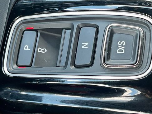 Used 2025 Honda Pilot Black Edition image 17