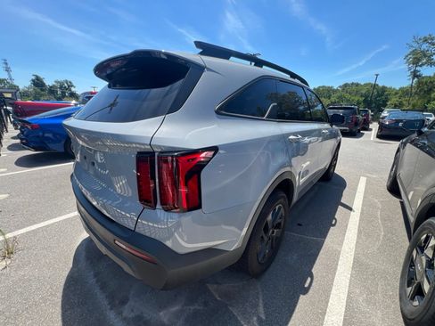 Used 2022 Kia Sorento S w/ Panoramic Sunroof Package AWD/4WD image 8