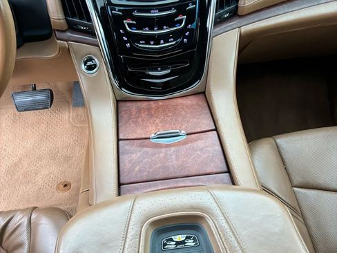 Used 2015 Cadillac Escalade Platinum AWD/4WD image 20