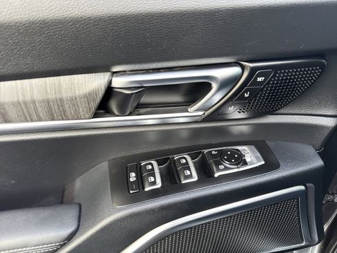 Used 2024 Kia Telluride SX w/ Towing Package image 8