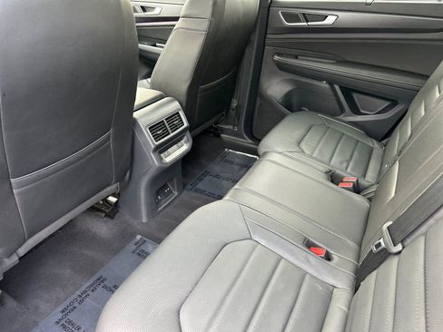 Used 2024 Volkswagen Atlas Cross Sport SEL R-Line image 11