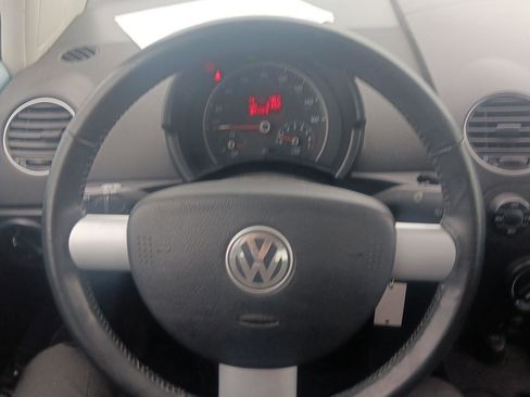 Used 2010 Volkswagen Beetle Coupe FWD image 16