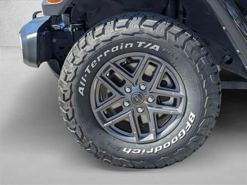 Used 2024 Jeep Gladiator Sport image 20