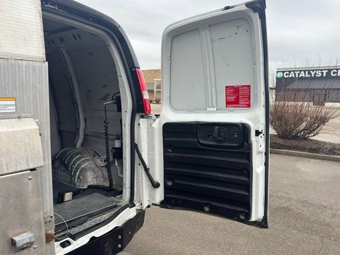Used 2019 Chevrolet Express 3500 w/ Driver Convenience Package image 25