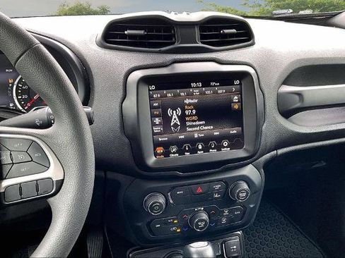 Used 2023 Jeep Renegade Latitude AWD/4WD image 6