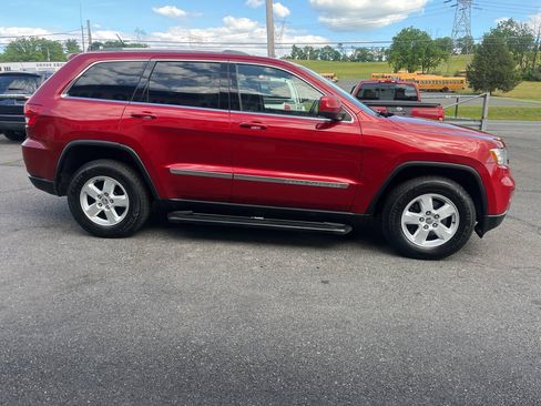 Used 2011 Jeep Grand Cherokee Laredo AWD/4WD image 5