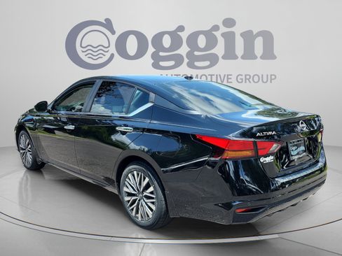 Used 2023 Nissan Altima 2.5 SV FWD image 3