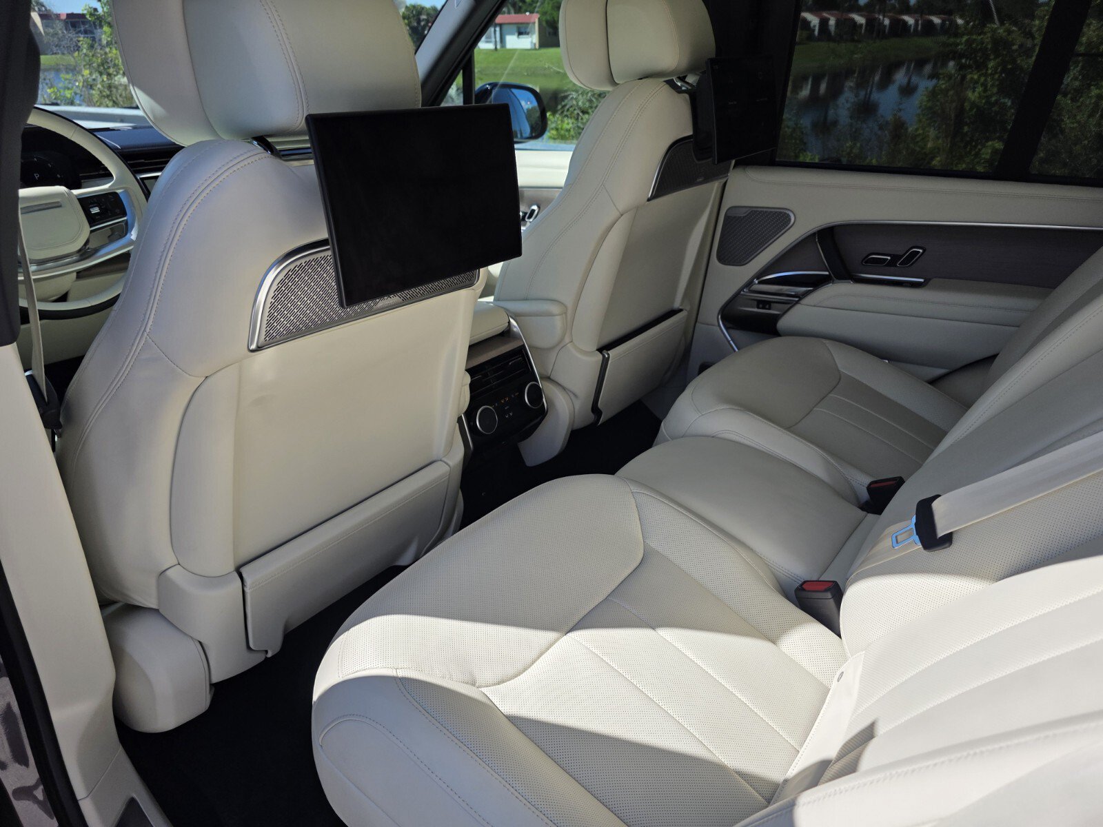 Certified 2023 Land Rover Range Rover First Edition AWD/4WD image 15